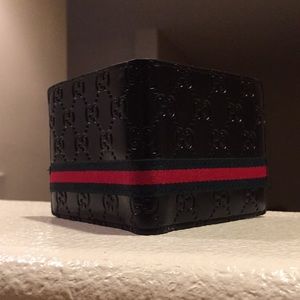 Men’s Gucci wallet